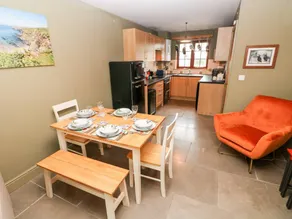 Family-oriented cottage with jacuzzi & garden | Pets are welcome - Image 4