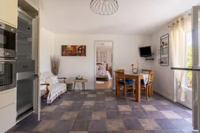 Holiday home with garden & terrace - Image 2