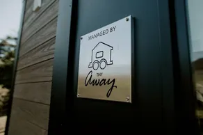 Tiny Glamping in Mount Perry, Ideal to Explore Mount Walsh National Park - Image 2