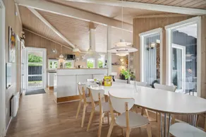Child-friendly house with terrace, hot tub & garden | Dogs allowed - Image 3