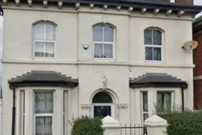 Maison avec jardin et barbecue - Image 2