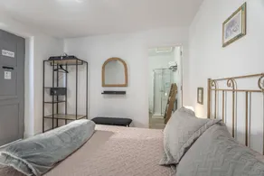 Agréable chambre chez l'habitant avec terrasse et internet haut débit | Parfaite pour le travail à distance - Image 3