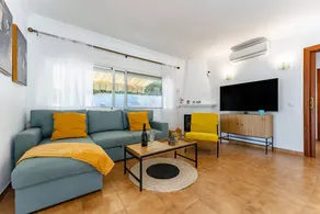 House with terrace, hot tub & private pool | City view - Image 4