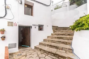Holiday home with barbeque & terrace | City view - Image 4
