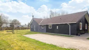 Holiday home with terrace, pool & jacuzzi | Pet-friendly - Image 3