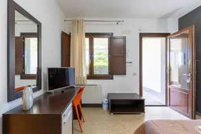 Private room with garden & pool | Mountain view - Image 5