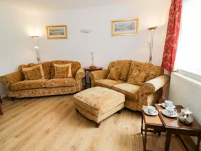 Child-friendly lovely cottage with garden | Beach view | Dogs allowed - Image 4