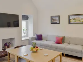 Family-friendly beautiful cottage with barbecue & garden | River view | Dogs allowed - Image 2