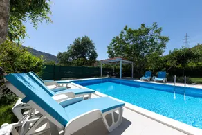 Schönes Ferienhaus mit Terrasse, Grill und privatem Pool - Image 3
