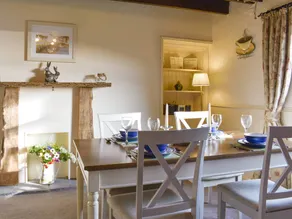 Cottage with BBQ & garden | River view - Image 5