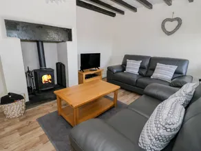Cottage with garden - Image 2