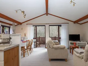 Family-oriented beautiful cottage with garden - Image 3