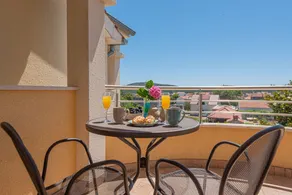 Ferienhaus mit Garten, Terrasse und privatem Pool | Gartenblick - Image 3