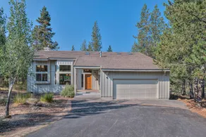 Family-friendly wonderful house with fast internet, pool & hot tub | Mountain view - Image 2