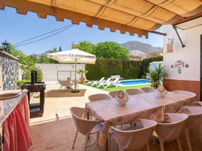 Villa avec barbecue, jardin et terrasse - Image 5