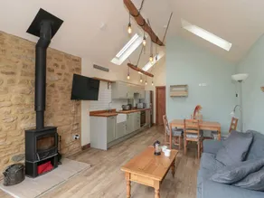 Cottage with garden - Image 2
