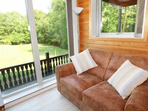 Cottage with garden & hot tub - Image 5