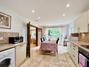 Cottage with garden - Image 4