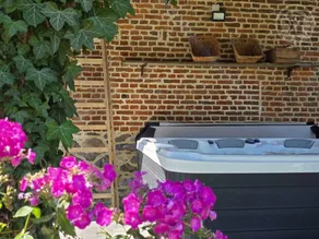 Gite with BBQ, terrace & garden - Image 5
