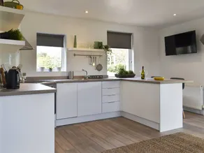 Cottage with garden & BBQ - Image 4