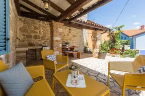 Holiday home with barbecue and cosy terrace in the garden - Image 5