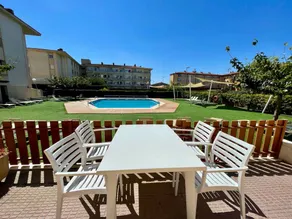 Appartement avec piscine, jardin et terrasse - Image 3