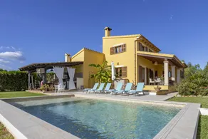 Fully equipped lovely holiday home with terrace, garden & private pool - Image 2