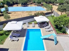 Casa vacacional con barbacoa, jardín y piscina privada | Vistas a la naturaleza - Image 2