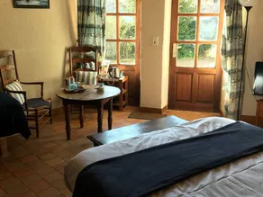 Gemütliche Zimmer in der Nähe von Solesmes mit Pool und privatem Bad - Image 5