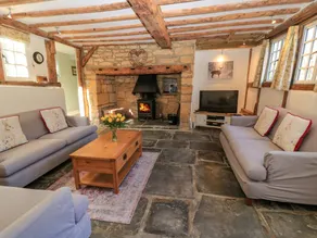 Cottage with garden & BBQ - Image 4