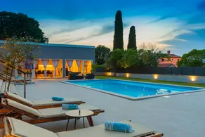 Villa with terrace, barbeque & pool - Image 3