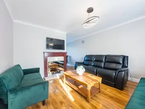Family-friendly house with garden - Image 3