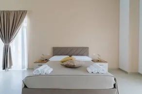 Bed and Breakfast 'Camera Calico' with Balcony, Wi-Fi and Air Conditioning - Image 3