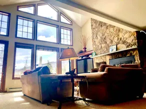 H8 Gorgeous Stone Hill Townhome in the heart of Bretton Woods Great views huge kitchen fireplace - Image 2