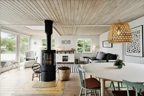 Children-friendly holiday home with barbeque & terrace | Sea view - Image 3