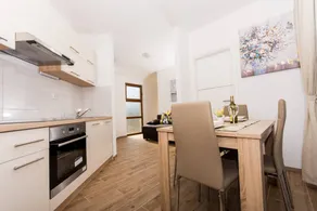 Wohnung mit Pool, Garten und Terrasse - Image 3