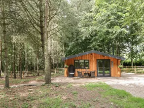Beautiful cottage with hot tub & garden | Pet-friendly - Image 2