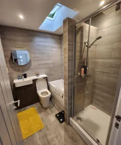 Charming Bungalow with Garden and Family-Friendly Amenities - Image 3