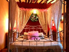 Dedicated room with pool - Image 2