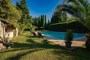 Fully equipped villa with jacuzzi, garden & BBQ | Garden view | Perfect for remote work - Image 2