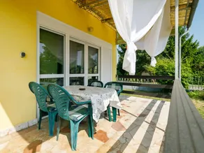 Fully equipped holiday home with terrace, garden & private pool - Image 3