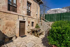 Holiday home with terrace, hot tub & barbecue | Mountain view | Perfect for remote work - Image 3