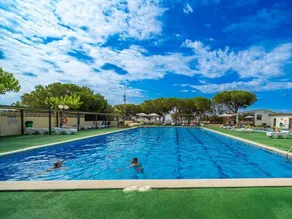 Bungalow with pool, terrace & BBQ - Image 2