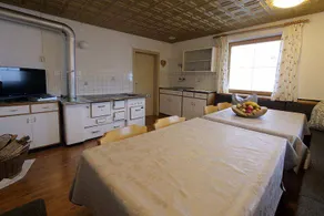 Charming holiday home with terrace - Image 2