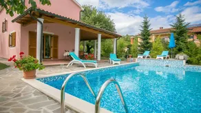 Holiday apartment with terrace, garden & barbecue - Image 2