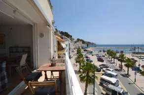 Apartment with terrace - Image 2