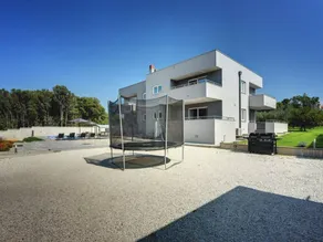 Spacious holiday home with private pool, sauna & barbecue - Image 5
