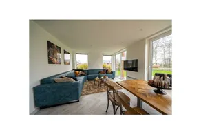 Villa with terrace & garden - Image 2