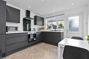 Family-friendly holiday home - Image 2