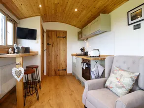 Cottage with garden & hot tub - Image 5